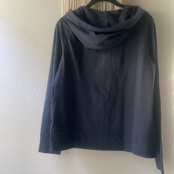 🆕Vuori Halo Performance Hoodie 2.0 in Color: Midnight Heather - Picture 6 of 9